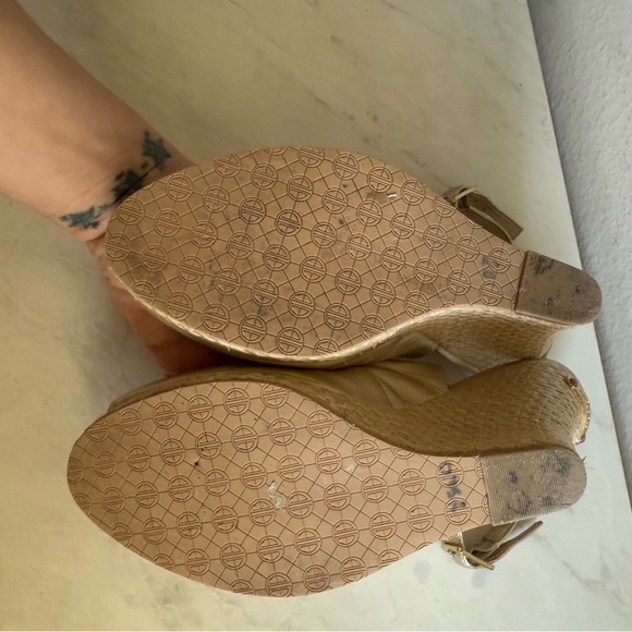 LILLY PULITZER Gold Wedges - Picture 5 of 7